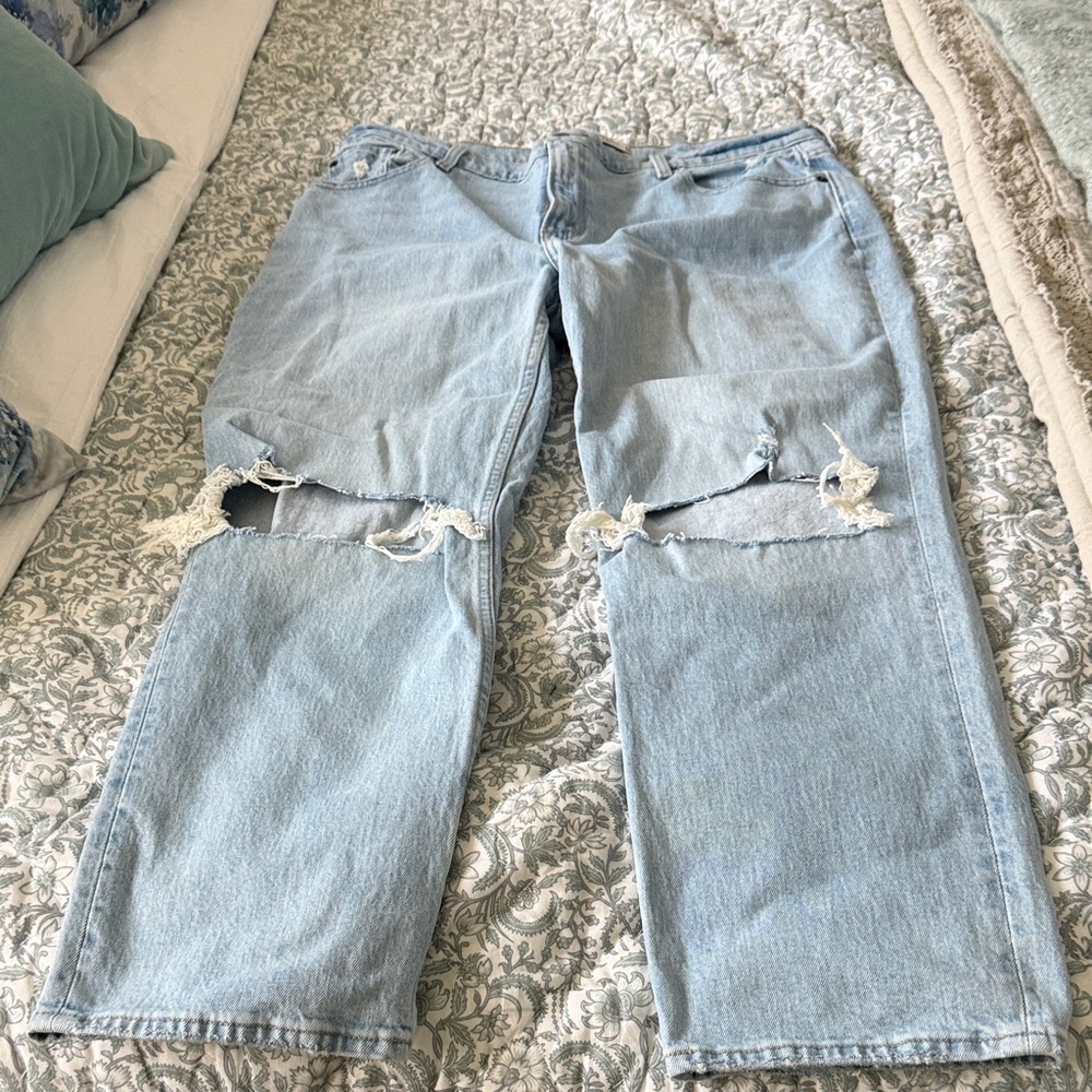 Abercrombie & Fitch Light Blue The 90’s Ultra High Rise Jeans Size 33